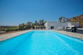 Luna Bianca, Private Home with Pool & Jacuzzi, Stelida Naxos